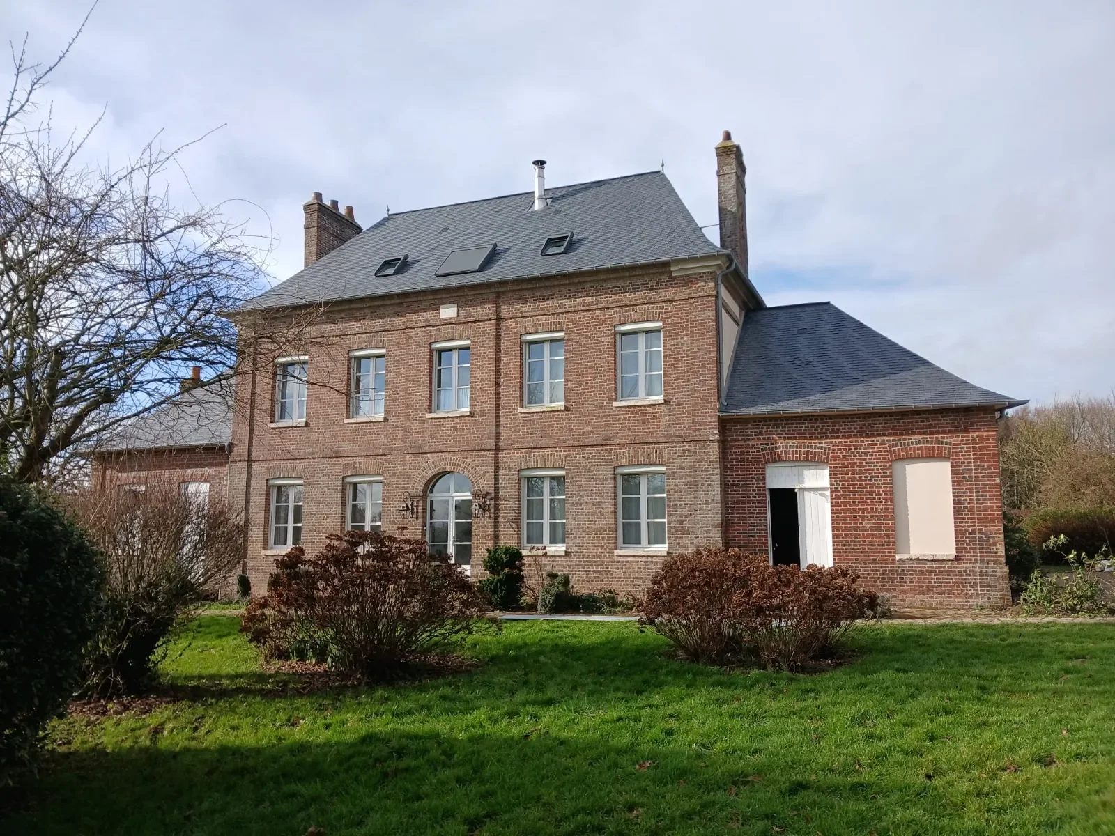 Rénovation de toiture en ardoise sur une maison de maître à Rouen — BCR couvreur-zingueur